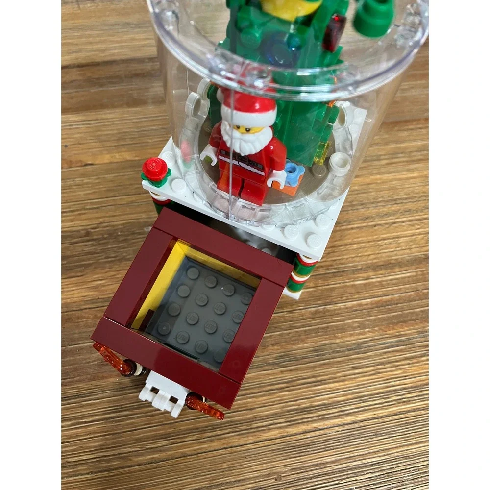 Lego 2016 Limited Edition‎ Santa Snowglobe 40223 Retired Collectible Christmas